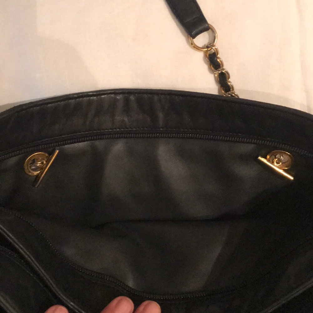 COPY - COPY - BALLY Stunning Calf skin shoulder t… - Picture 11 of 13